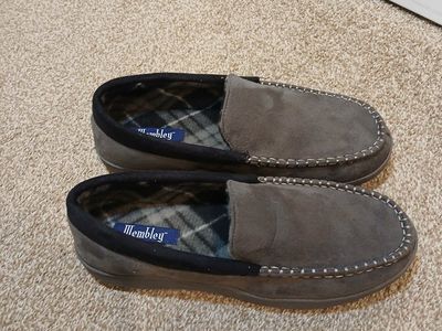 Wembley Men's Faux Suede Lined Moccasin Slippers - Gray, Size 8-9