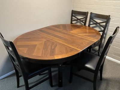 Dining Room Table and Chairs $300 OBO