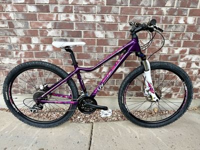 Women’s Small 2015 Giant Liv Tempt 4 27.5 Mountain Bike