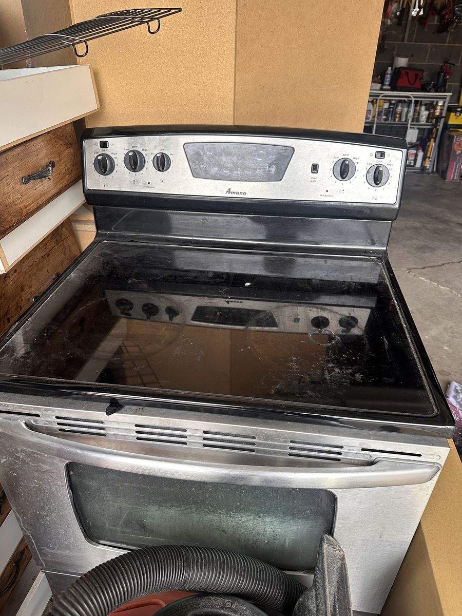 Amana Electric Glass Top Oven/Range