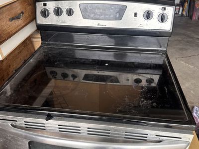 Amana Electric Glass Top Oven/Range