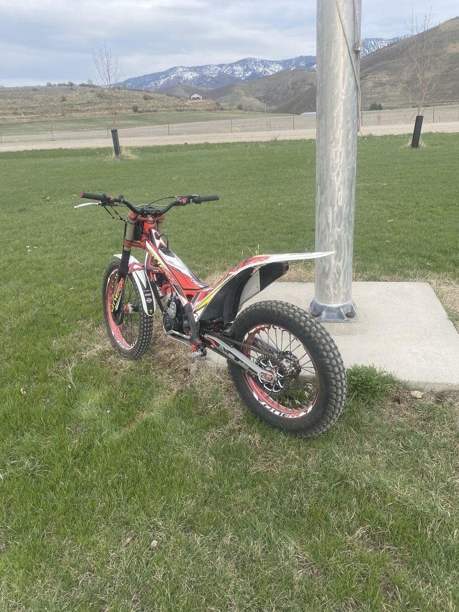 2021 TRS 300r trials bike