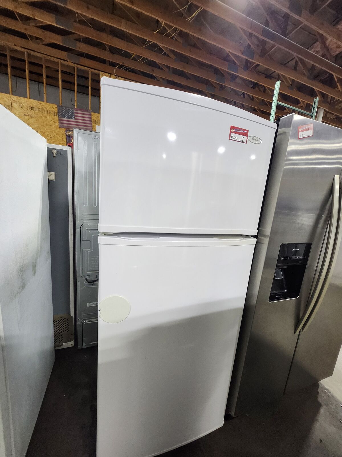 NICE GLOSSY WHITE TOP AND BOTTOM FRIDGE! LOW PRICE GUARANTEED!