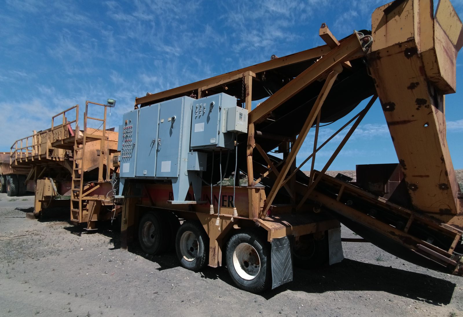 Closed circuit cone crusher plant