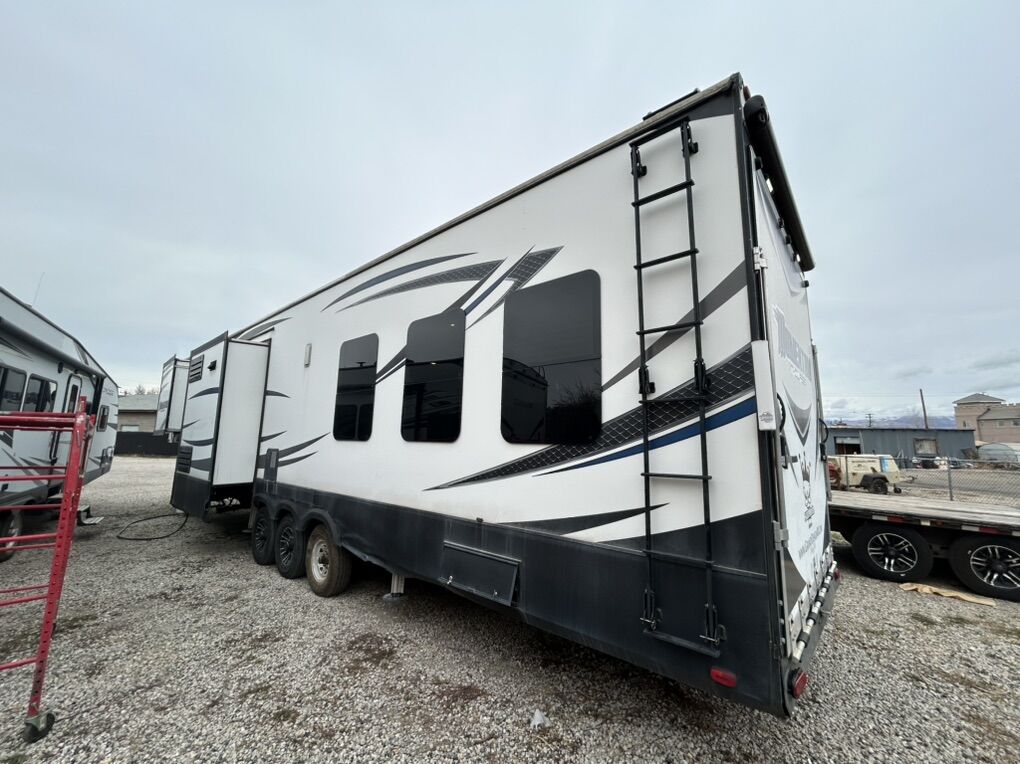 2016 Grand design momentum 398m