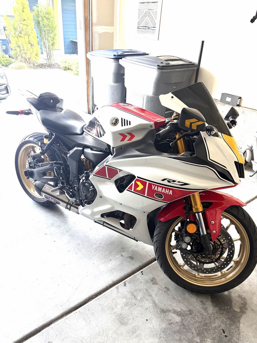 Yamaha R7