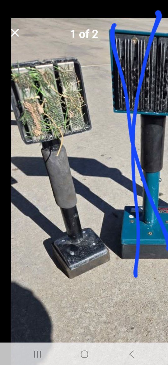 Carpet/artificial turf stretcher