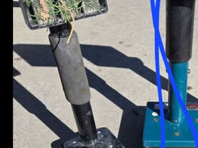 Carpet/artificial turf stretcher