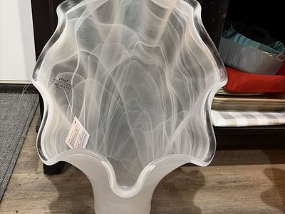 Beautiful New Murano White Swirl Vase