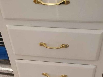 FREE Lower vintage kitchen cabinet 1