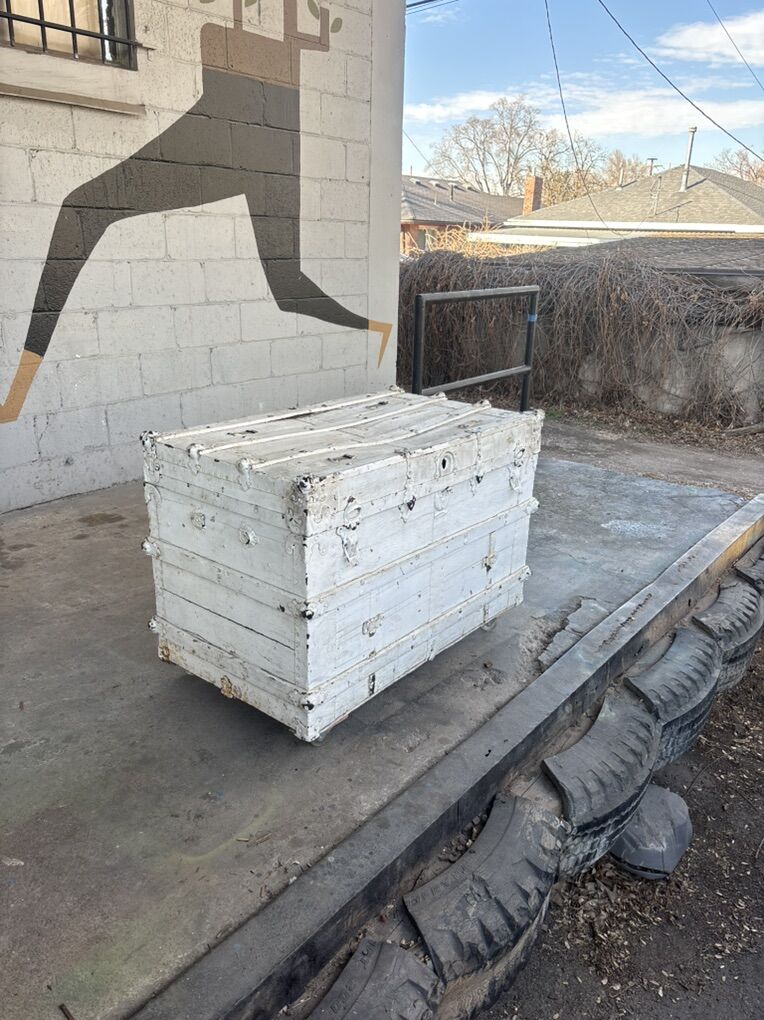 White antique Trunk (on wheels) / Best Offer