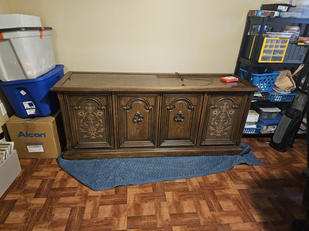 vintage record, 8 track player