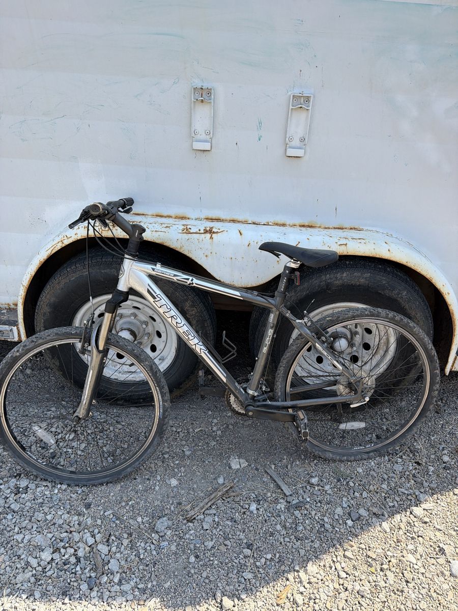 Trek 4 Series 4300 Hardtail Mountain Bike - Silver / Charcoal