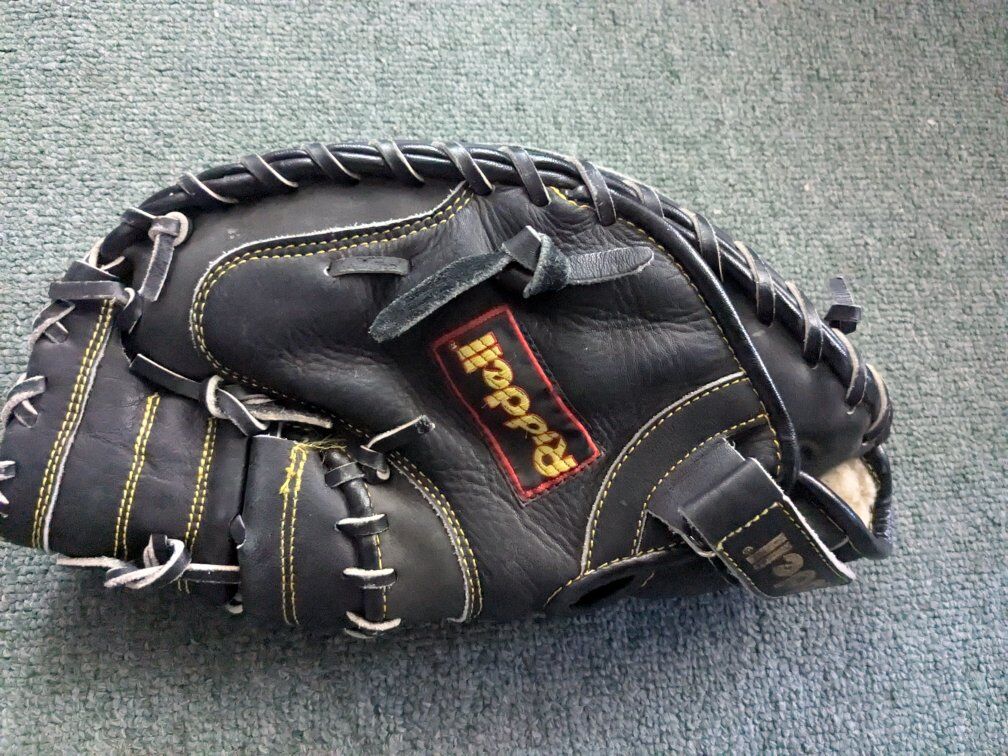 Black Riddell 11-550 Catchers Mitt Full Leather