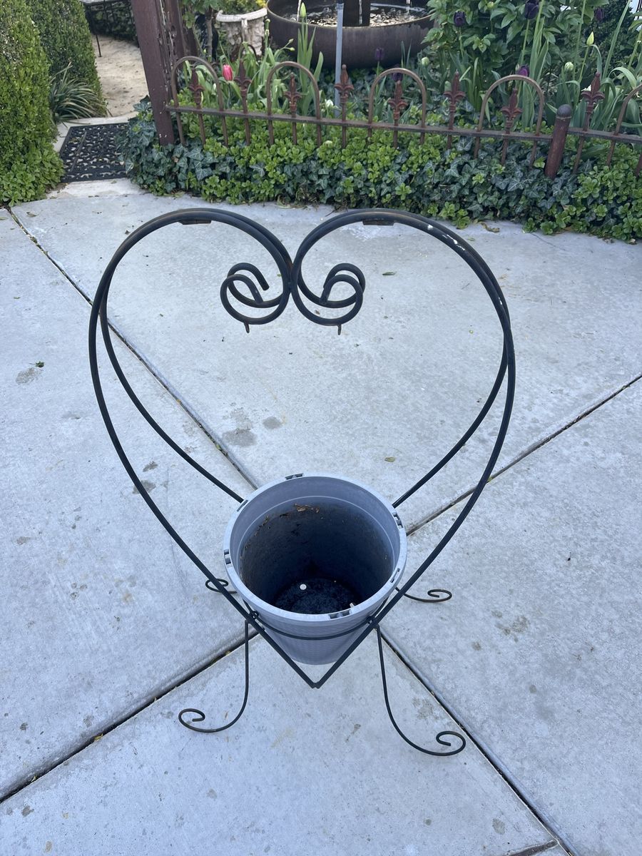 Tall metal heart garden decoration and pot 36” T 2