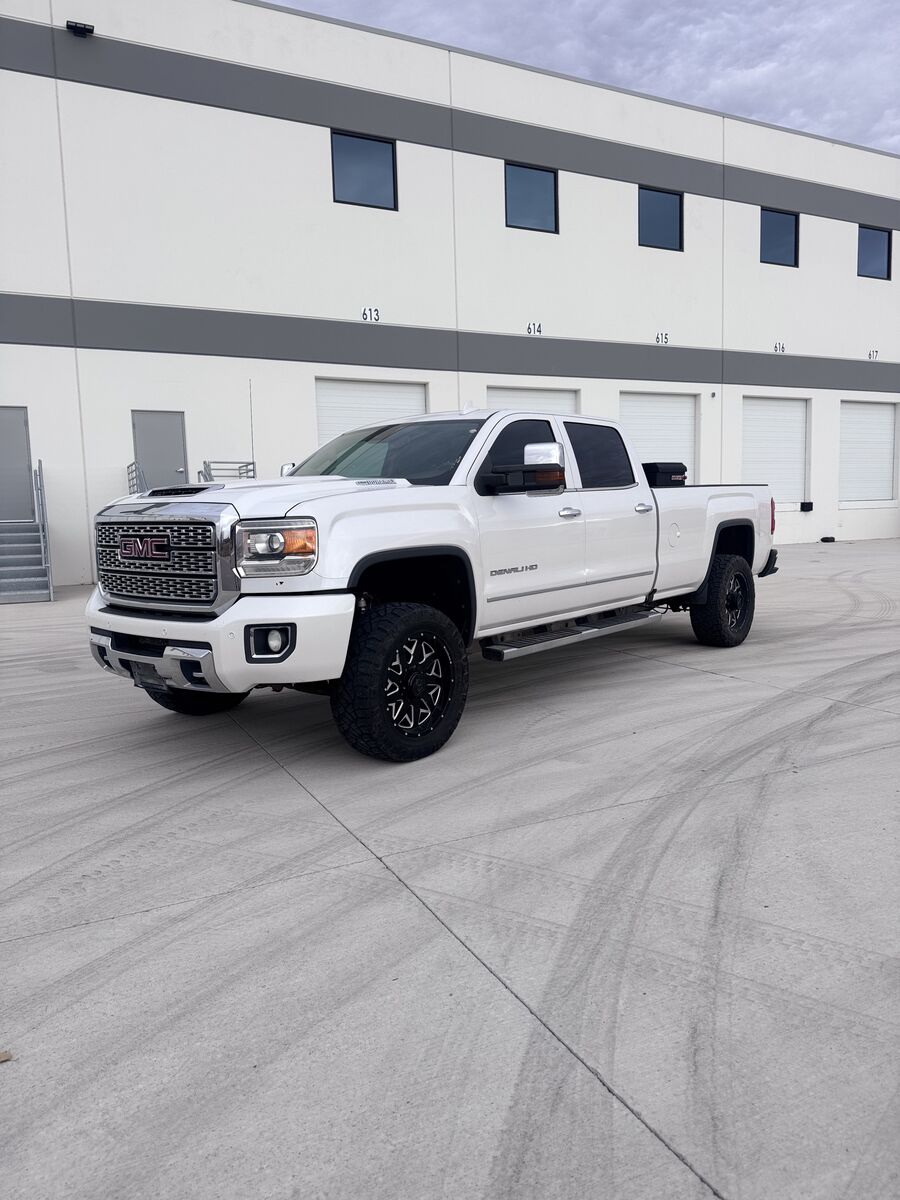 2018 GMC Sierra 3500HD Denali