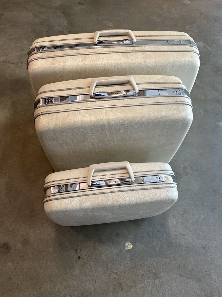 Set Of Bintage Samsonite Luggage