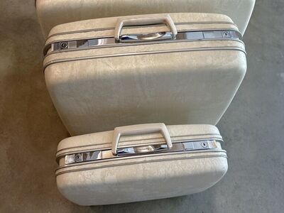 Set Of Bintage Samsonite Luggage