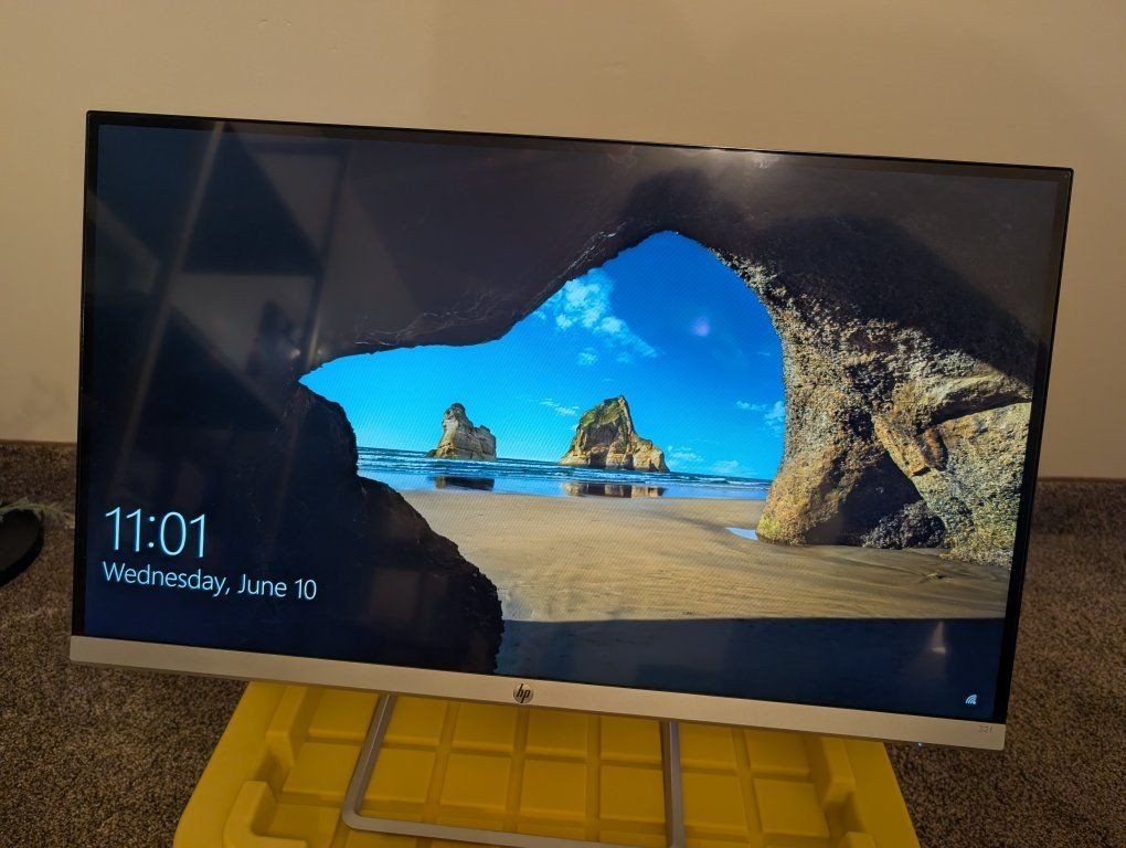 32in HP monitor