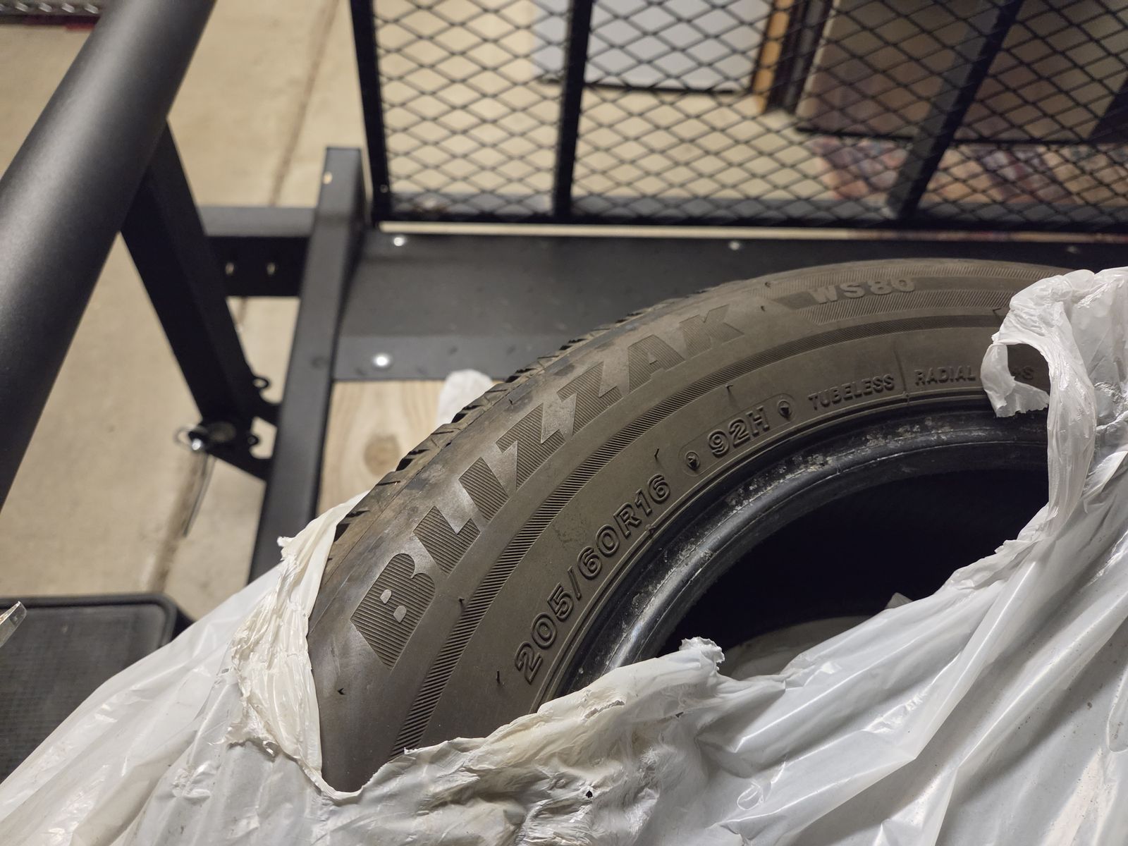 Blizzak ws80 205/60R16 FREE
