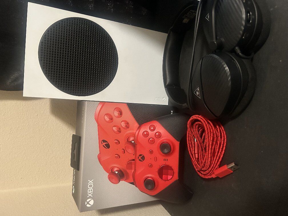 xbox series s and elite controller and headphones