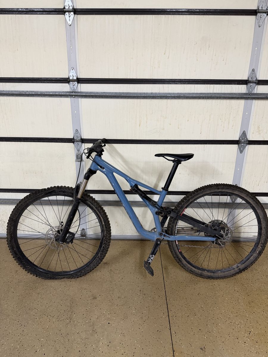 Specialized Mountain Bike Medium Full Suspension Trail Blue