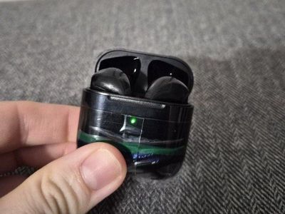 New Bluetooth wireless earphones / earbuds