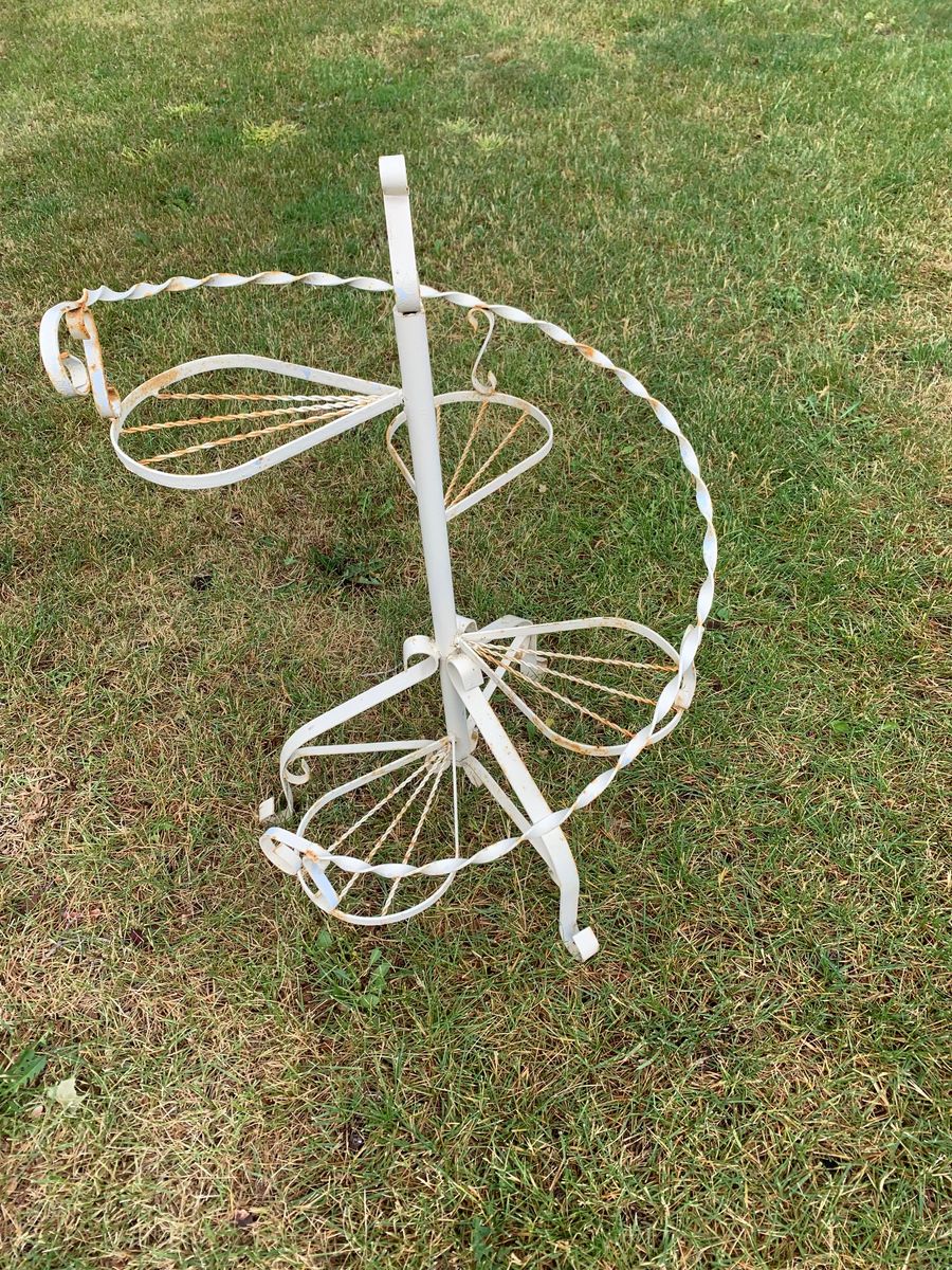 Old metal spiral 4-pot display rack $20 cash.