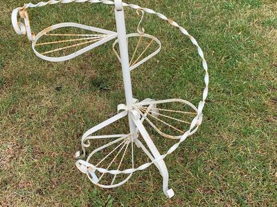 Old metal spiral 4-pot display rack $20 cash.