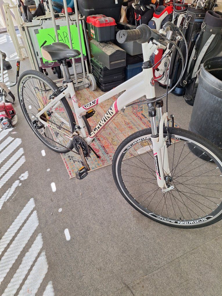 Schwinn GTX 1.0 Dual Sport Hybrid Bike - Women's