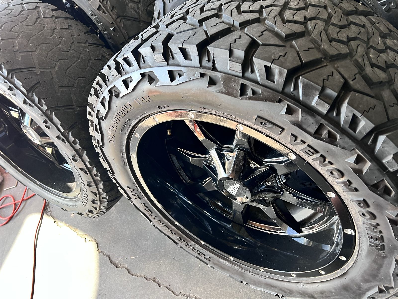 20x10 Moto Metal 6x5.5 and 6x135 on 33s