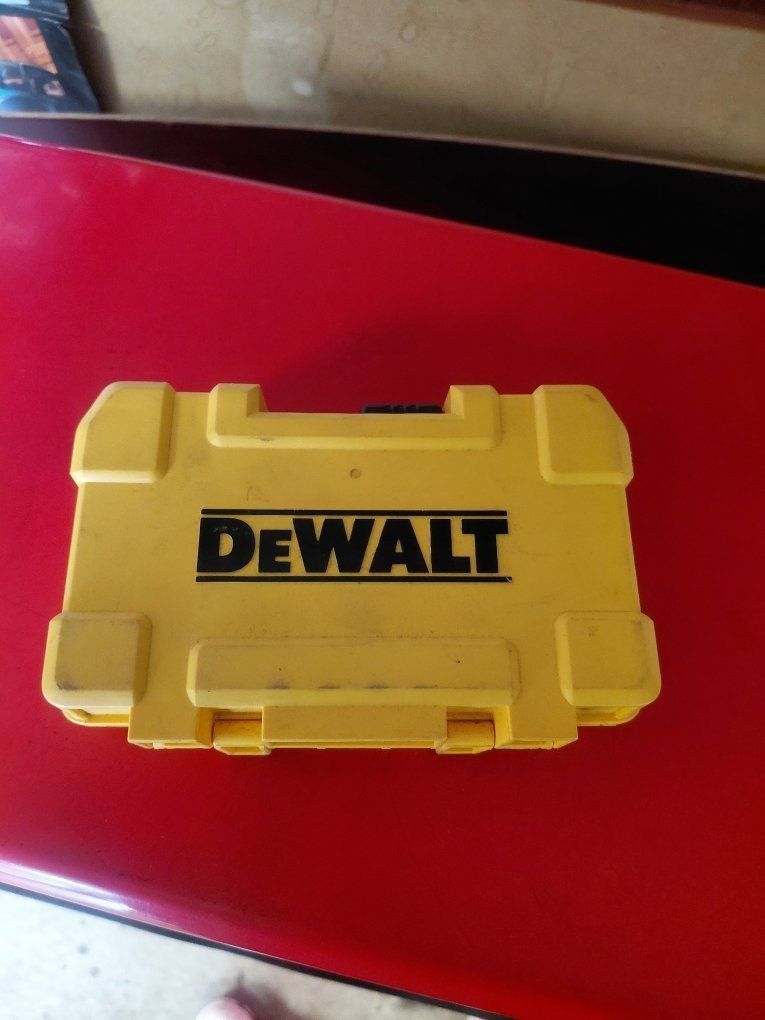 NEW Dewalt drill bit set
