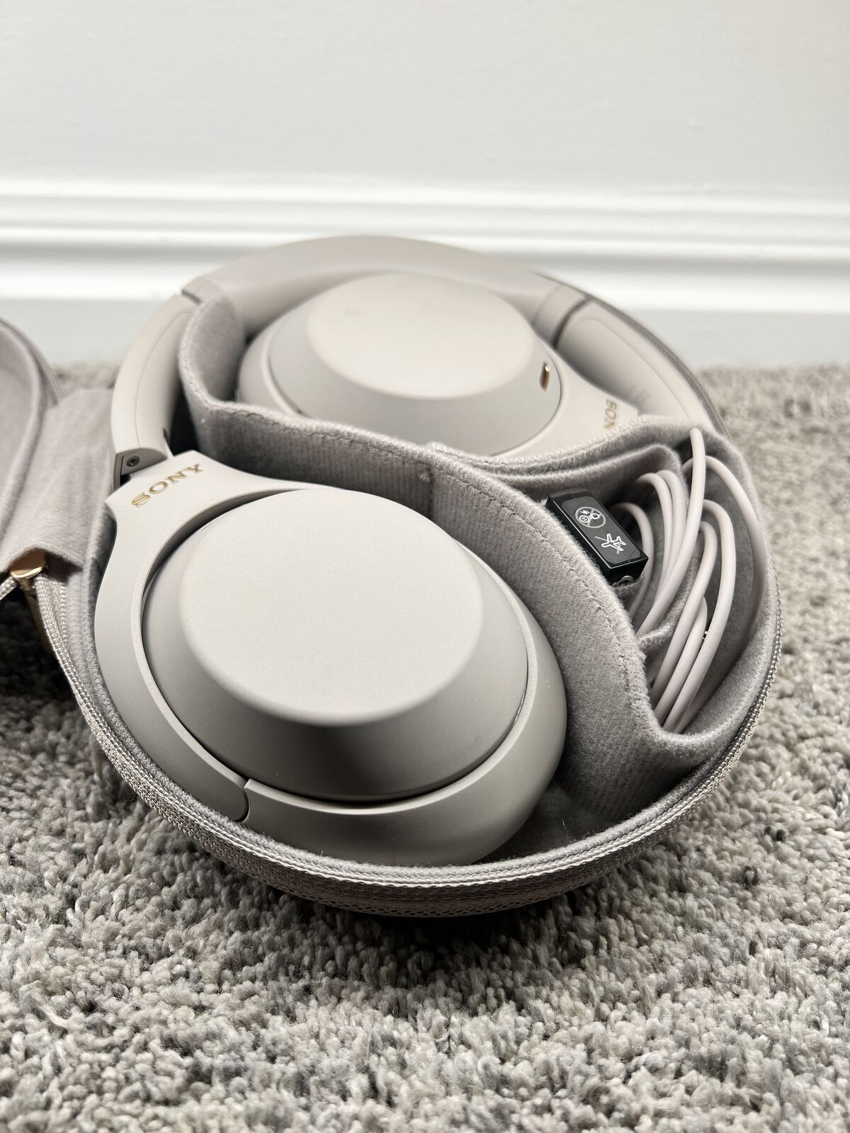 Sony WH-1000XM4 Wireless Noise-Canceling Headphones – New / Lightly Used