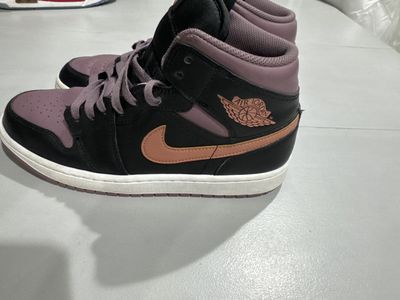 Air Jordan 1 Mids Mens Size 9