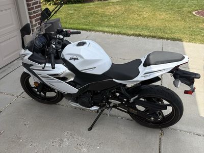 2023 Kawasaki Ninja 400 Motorcycle White Sport Bike