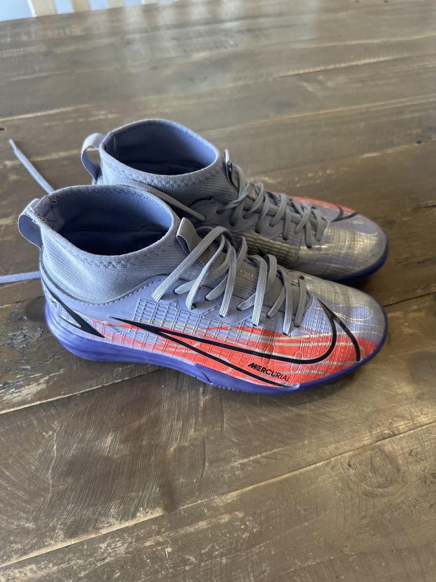 Nike Mercurial Superfly 8 Academy IC CV0812-574 Youth Sz 2 Indoor Soccer Shoes