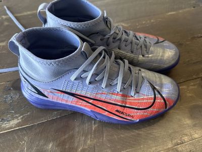 Nike Mercurial Superfly 8 Academy IC CV0812-574 Youth Sz 2 Indoor Soccer Shoes