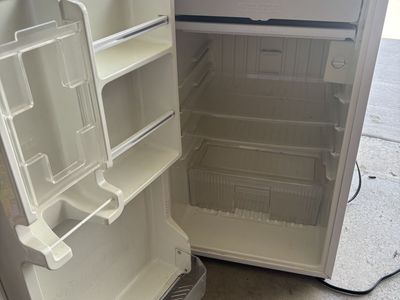 Kenmore mini fridge with freezer compartment