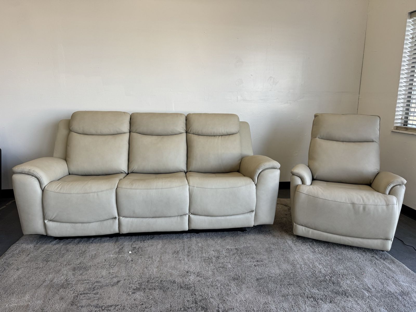 COSTCO LEATHER POWER RECLINER SOFA COUCH & CHAIR