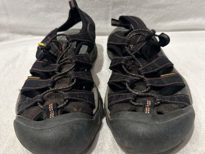 Keen youth size 6 black/red trim, waterproof, hiking sandals