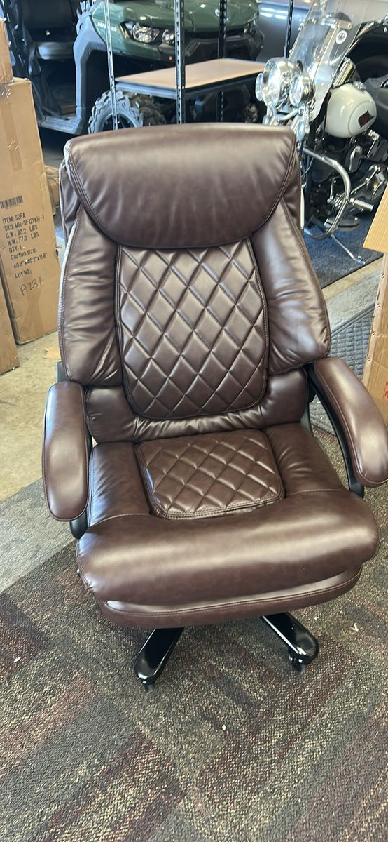 Luxurious Brown Leather Executive Office Chair with Quilted Accents - Ergonomic Swivel & Tilt