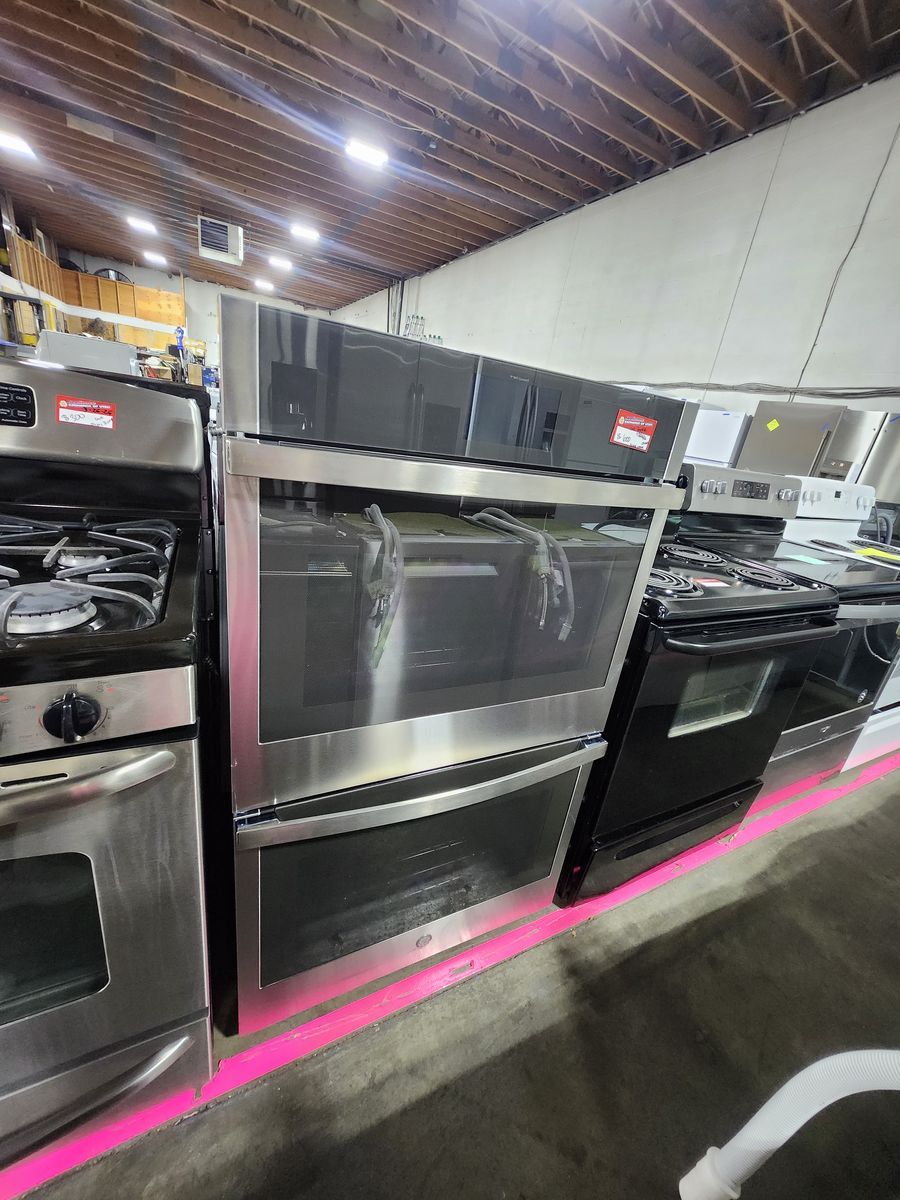 STUNNING GE STAINLESS STEEL DOUBLE WALL OVEN! W-WARRANTY