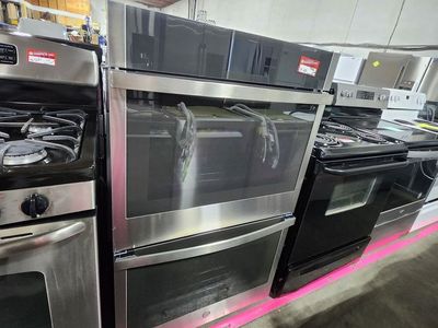 STUNNING GE STAINLESS STEEL DOUBLE WALL OVEN! W-WARRANTY