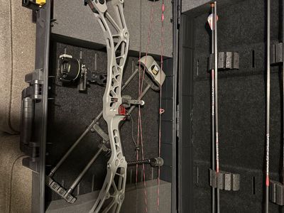 Bowtech revolt X right hand 70lb - Complete Package w/ Hard Case & Arrows
