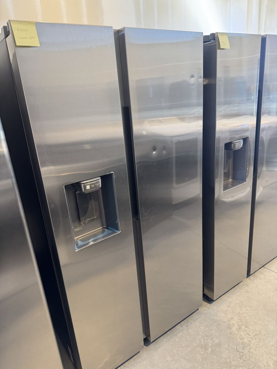New Scratch and Dent Samsung 22CuFt Side by Side Refrigerator