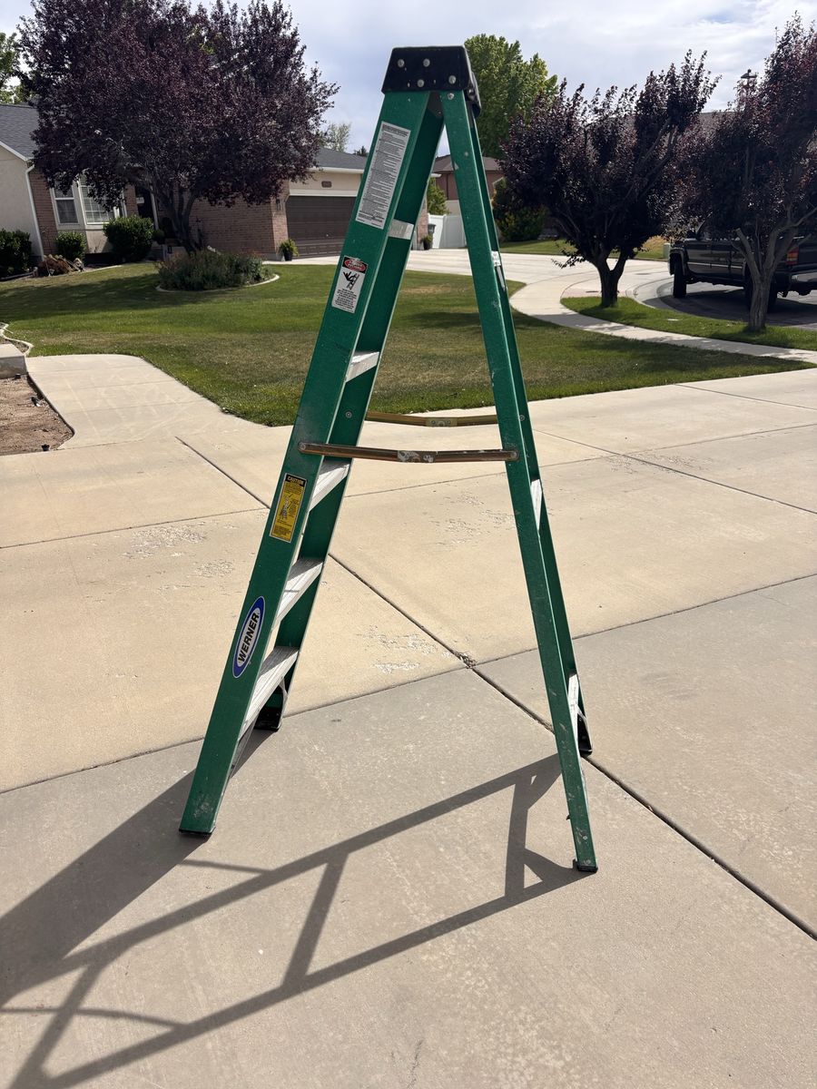 Nice Werner 6’ fiberglass ladder like new