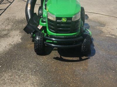 John Deere S220 Ride-On Lawn Mower with Bagger System - Great Condition