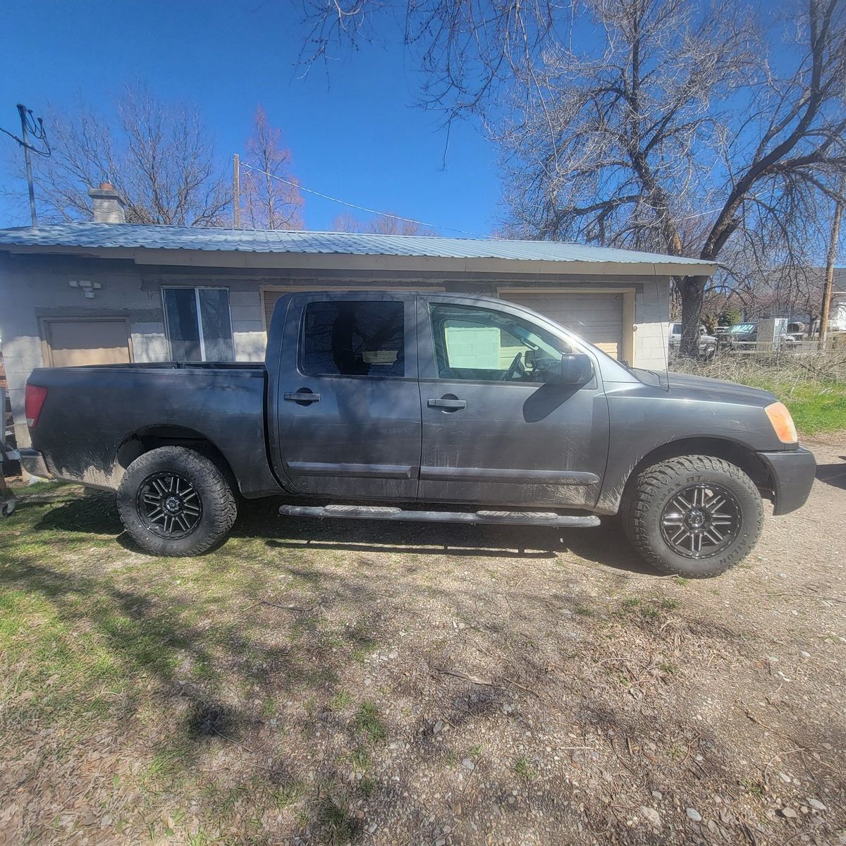 2012 NISSAN TITAN SV