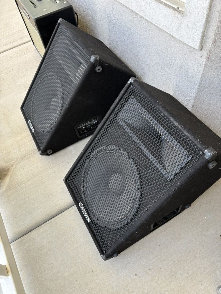 2 Carvin 1542A speakers