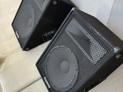 2 Carvin 1542A speakers